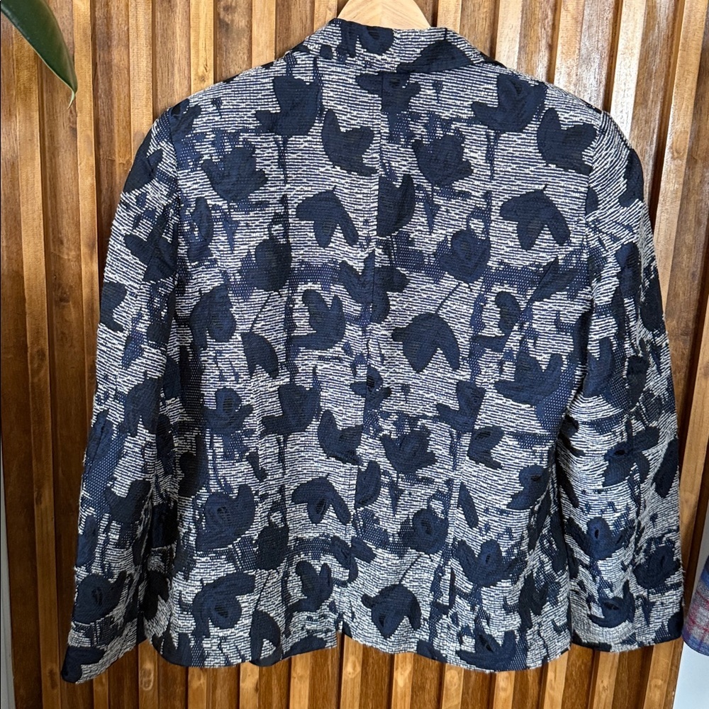 ZANELLA Made in Italy Floral Blazer. Size 12 - Picture 3 of 10